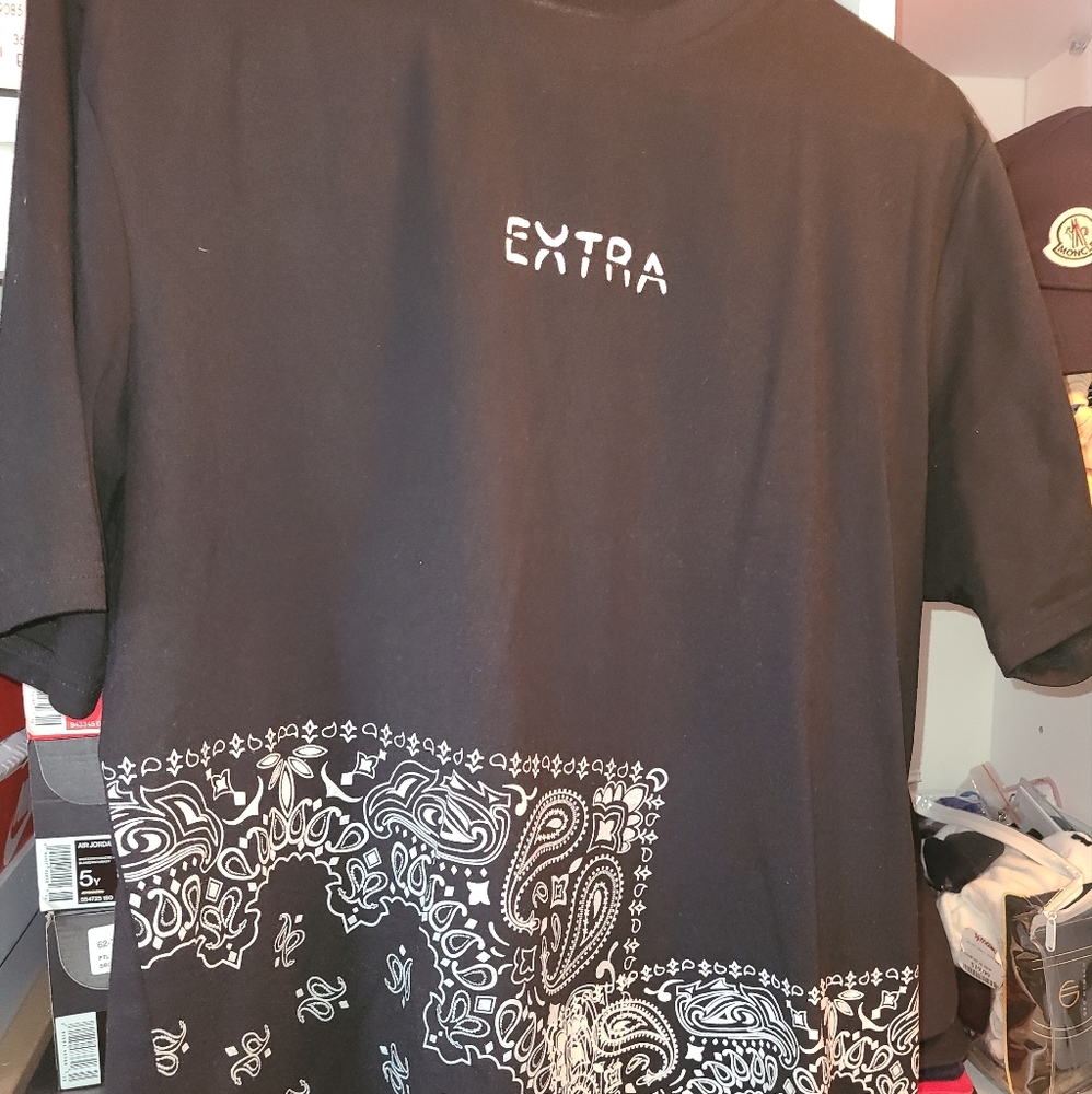 Black tshirt